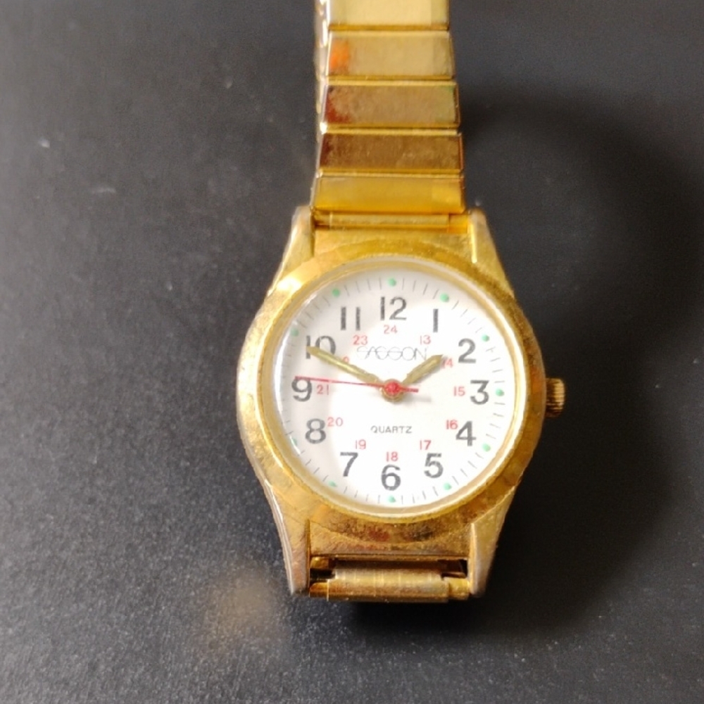 Gold Smartwatch with Minimalist Design